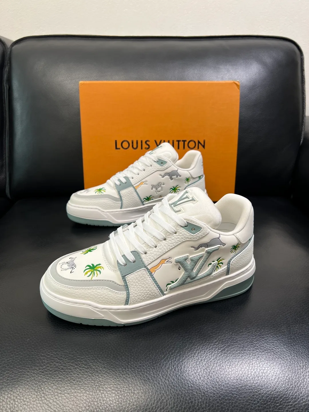 Men's shoes 💰 940 Lv high quality top crafts Louis Vuitton, sports sneakers counter synchronization, uppers imported from Italy, high-quality splicing colorful complex crafts, imported mesh pads soft and comfortable, soles: original soles specially provided by the original factory, T men's shoes 💰U exclusive movable molded soles super comfortable, original factory single goods, code number 39-44 (customized 38 45)